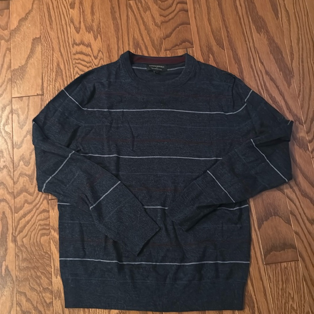 Navy banana republic merino wool sweater medium
